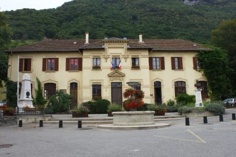 Maçon Saint-Vincent-de-Mercuze